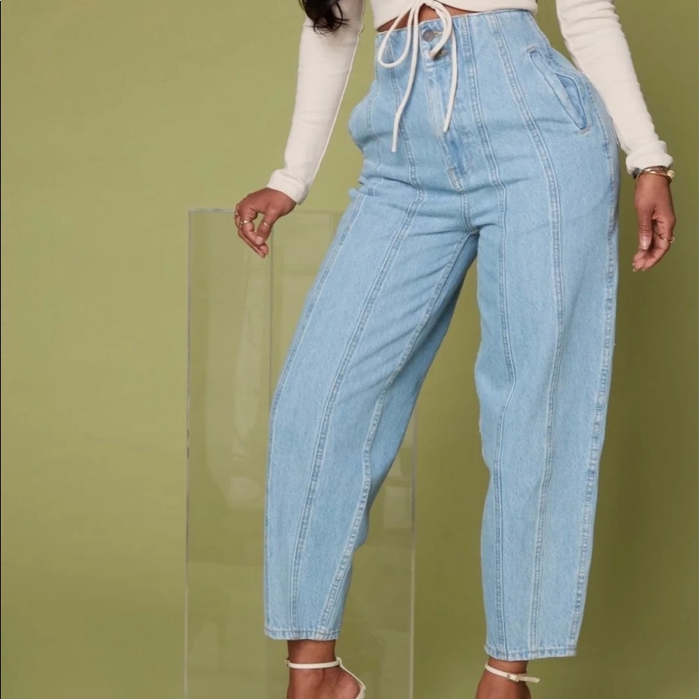 Not What It Seams Balloon Mom Jeans - Light Wash